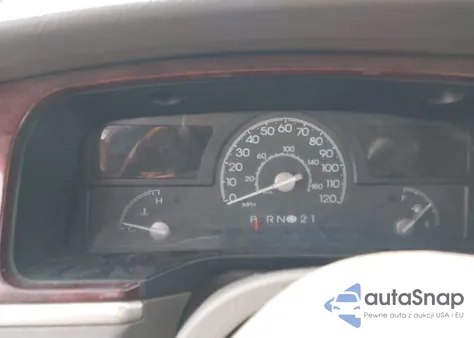 2003 Lincoln Town Car Cartier из США, поврежденный, VIN 1LNHM83W53Y639708